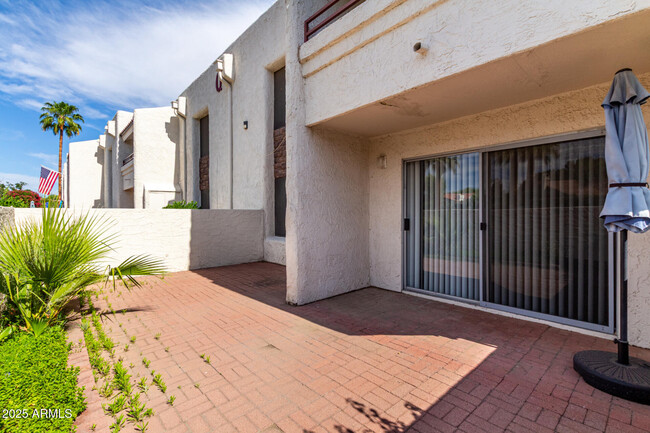 Building Photo - 7350 N Vía Paseo Del Sur