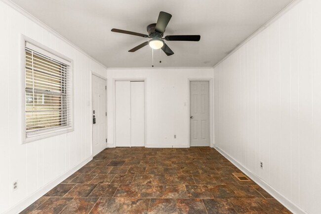 Building Photo - 11 Berrywood Cir