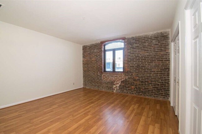 Building Photo - 1000 Fell St