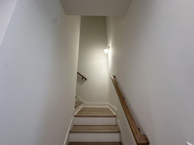 Building Photo - 4802 Moonview Ln