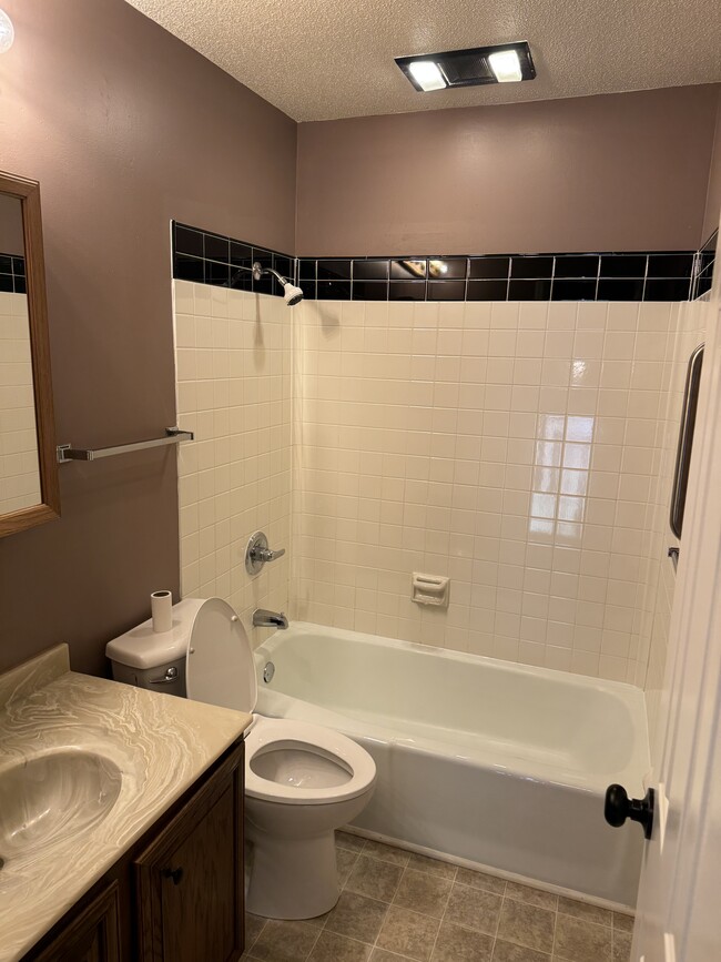 Building Photo - 295 Jamestown Rd