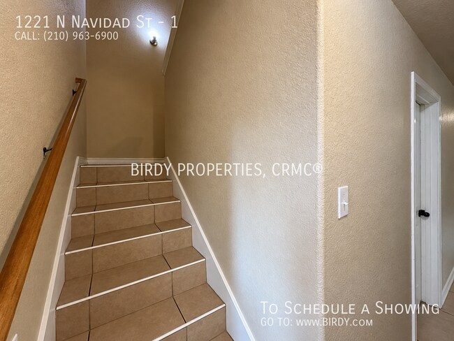 Building Photo - 1221 N Navidad St