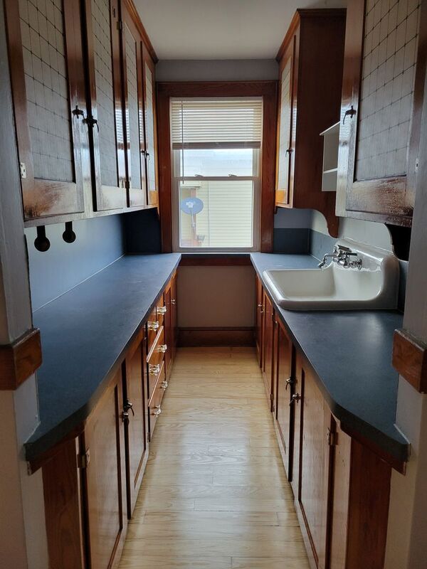 Building Photo - 402 Hevey St