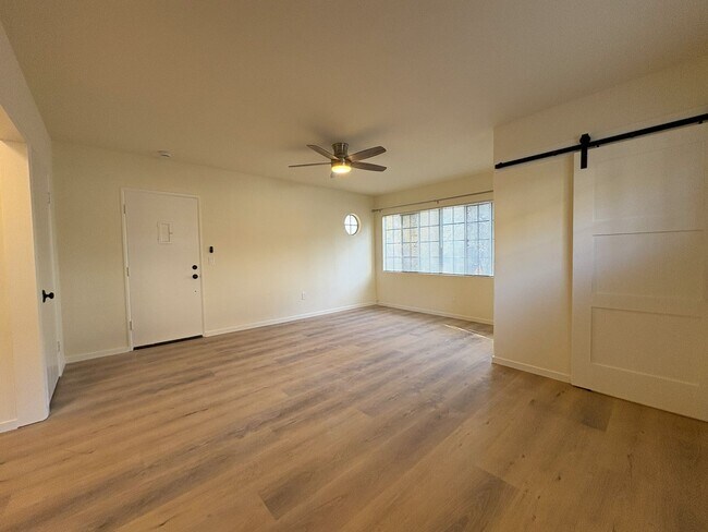 Building Photo - Newly Updated Second-Floor Studio in Palo Alto!