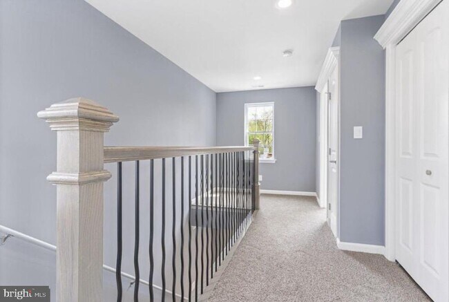 Building Photo - 802 Sixth Ave