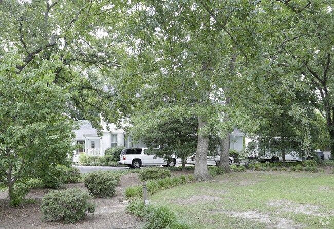 Building Photo - 181 N Fairview Ave