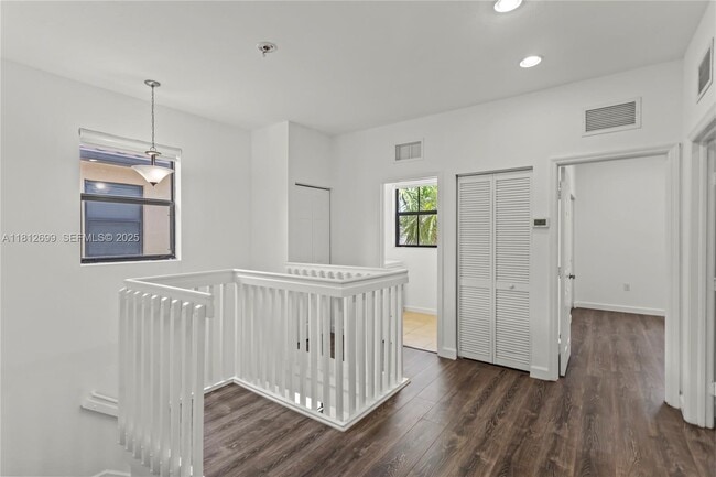 Building Photo - 3502 W 86th Terrace