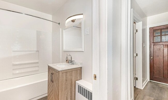 Building Photo - 536 Lansvale St