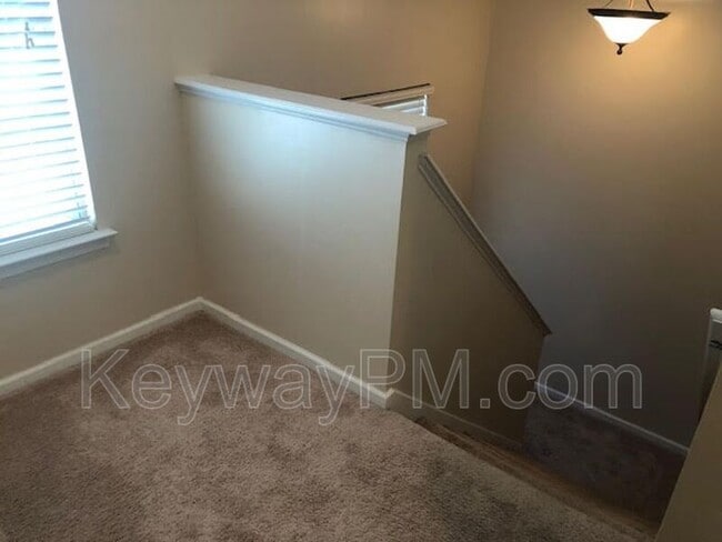 Building Photo - 1468 Collins Dr