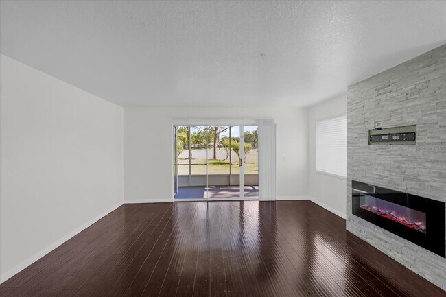 Building Photo - 13953 Fairway Island Dr