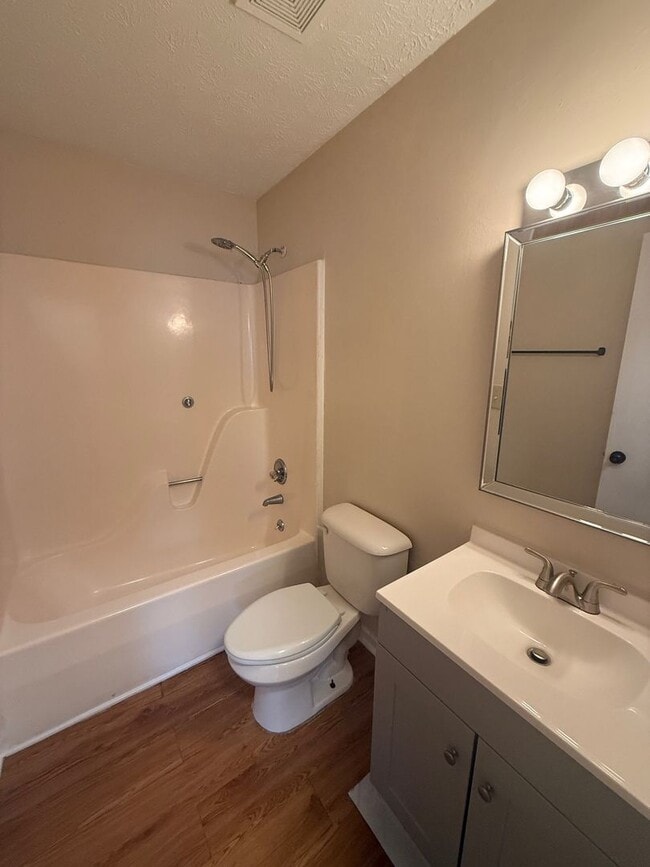 Building Photo - 150 Essex Ct