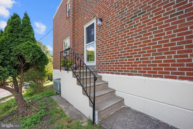 Building Photo - 857 Green Valley Dr