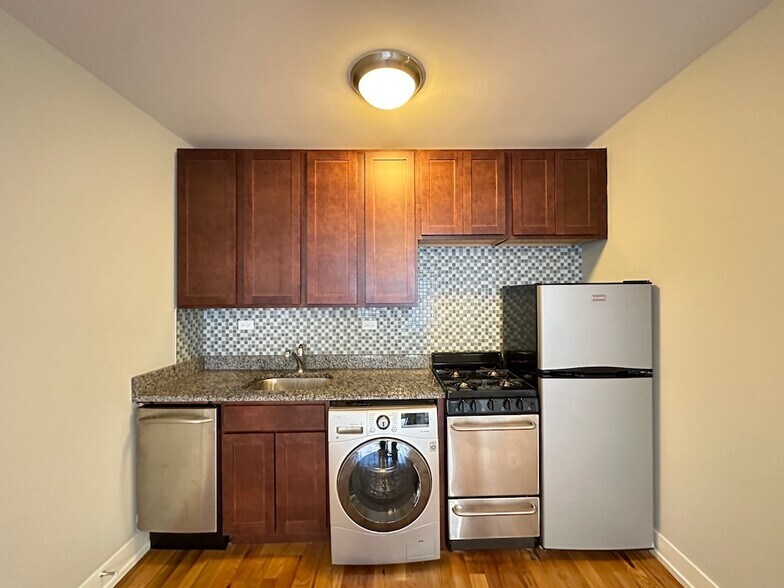 Building Photo - 562 W Arlington Pl