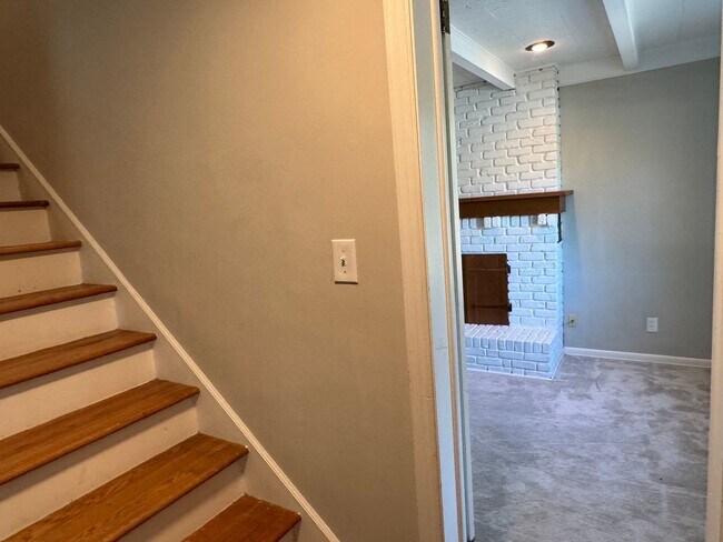 Building Photo - 3 Bedroom 2 Bathroom Single Family Home in Upper Arlington