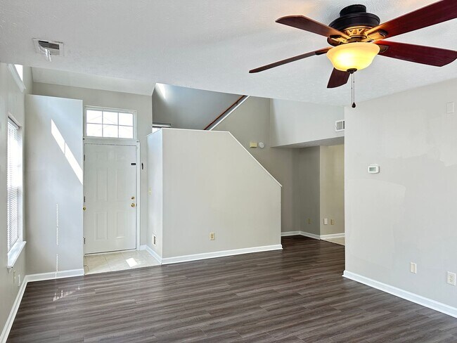 Building Photo - Beautiful 3 BR, 2.5 Bath House in Georgetown! Open Layout, Fenced Backyard, Attached Garage