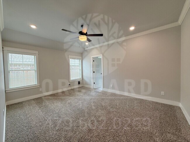 Building Photo - 927 Fair Oaks St