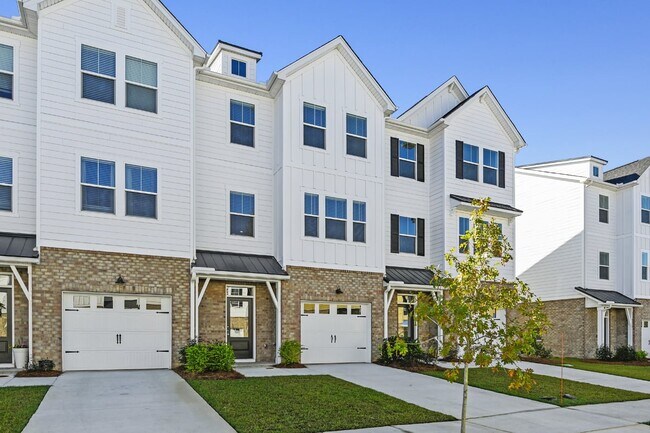 Building Photo - 9413 Sun Fountain Dr