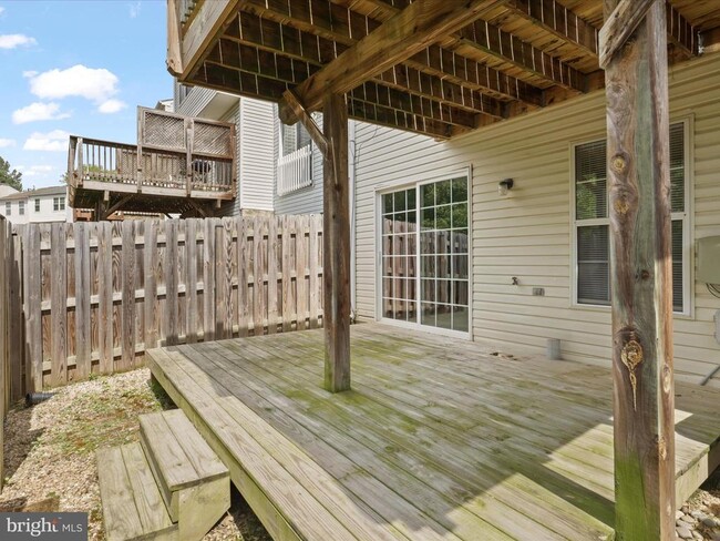 Building Photo - 303 Mayfair Pl
