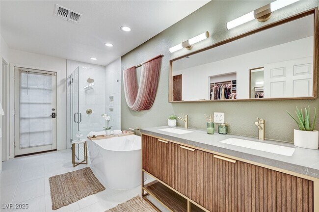 Building Photo - 2400 La Solana Way