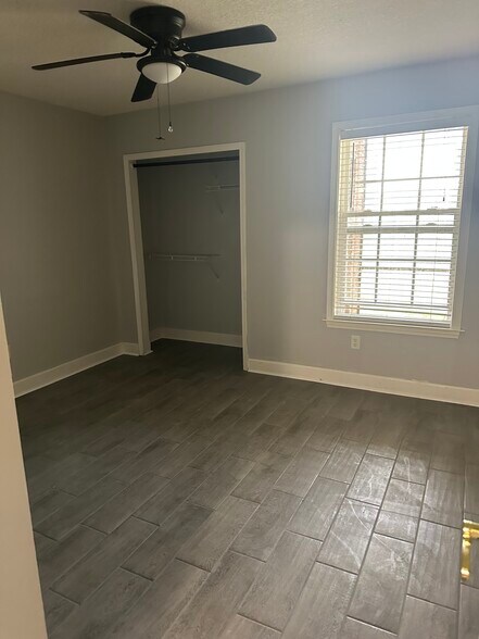Building Photo - 104 Camellia Ct
