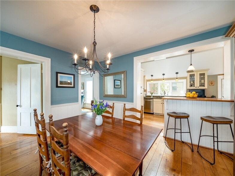 Dining room - 164 S Main St