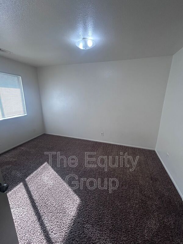 Building Photo - 4224 W Cypress Ave