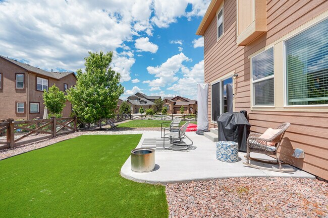 Building Photo - 7143 Jagged Rock Cir