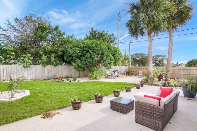 Building Photo - 19185 SE Homewood Ave