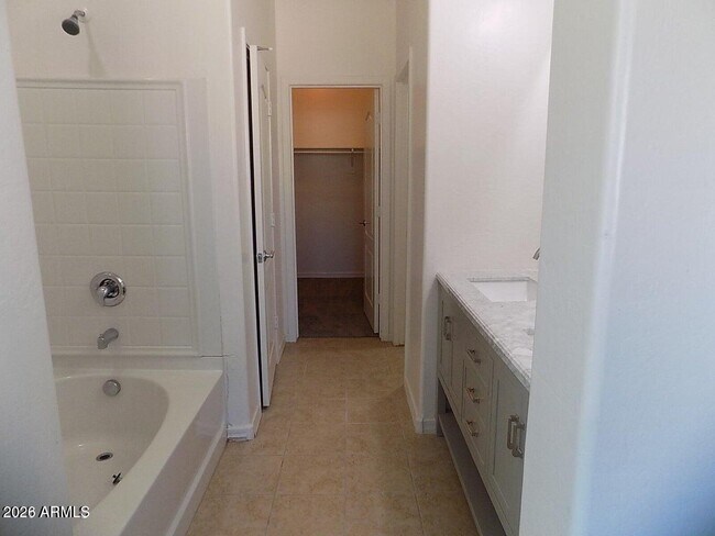 Building Photo - 41298 W Park Hill Dr