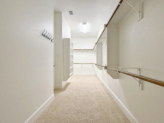 Building Photo - 7304 Meadow Glen Dr