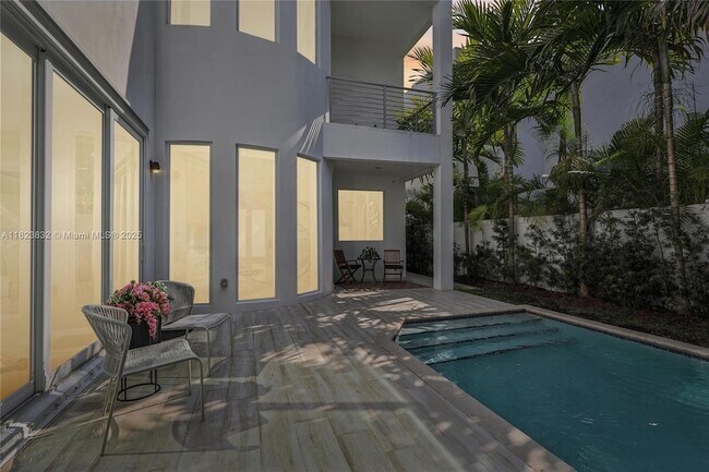 Building Photo - 10445 NW 68th Terrace