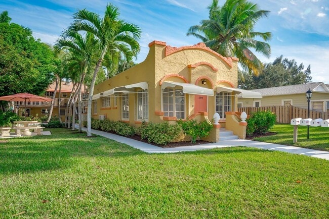 Building Photo - 208 S K St