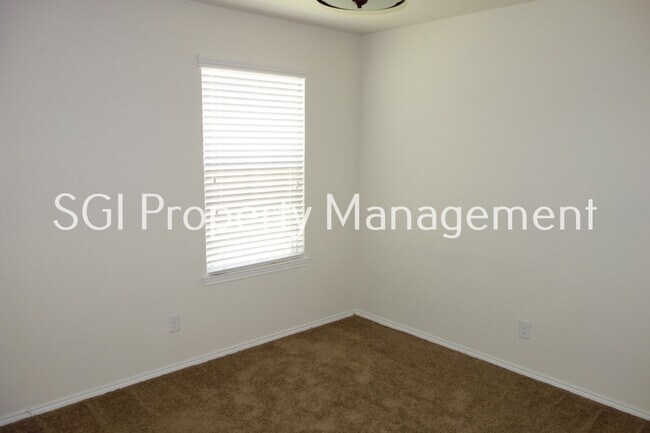 Building Photo - 824 Rivers Creek Ln