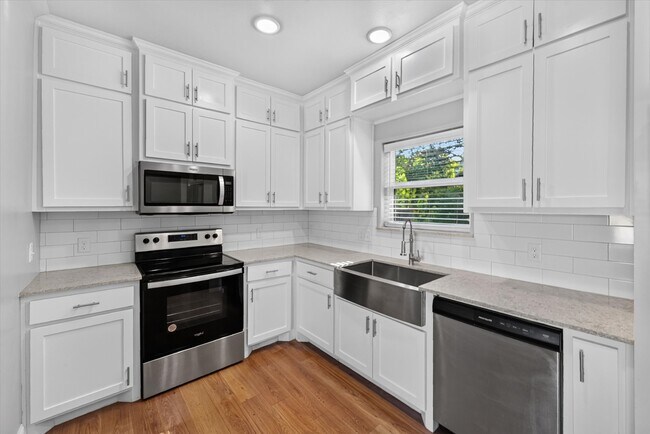 Building Photo - 992 S 6th Ave