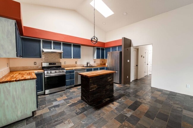 Building Photo - Beautiful Southside Adobe on Vuelta Colorada