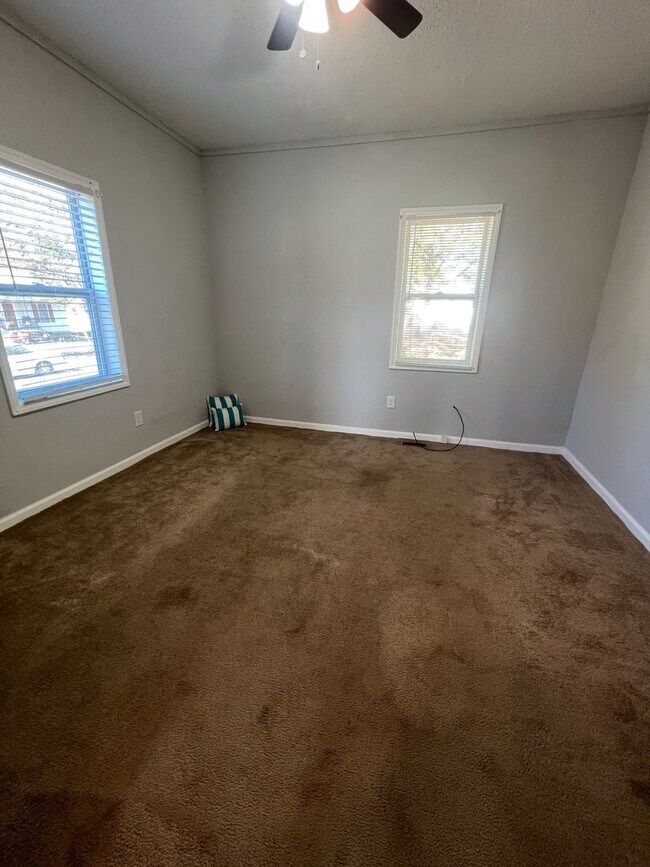 Building Photo - COMING SOON Spacious 3 BEDS AND 2 BATHS!!!