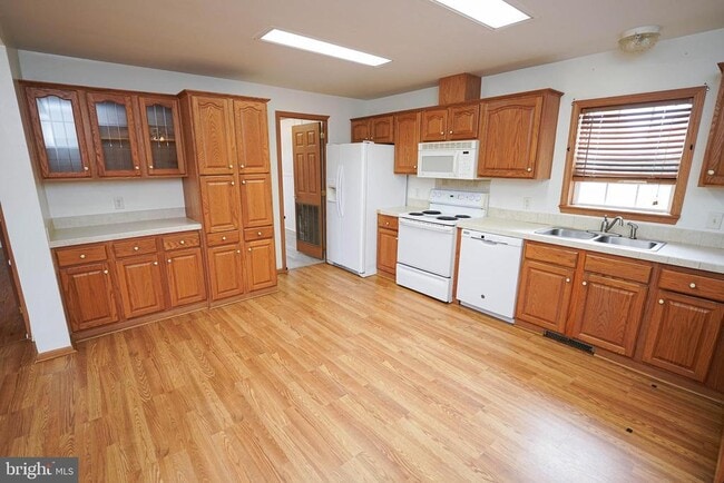 Building Photo - 12179 Country Dr