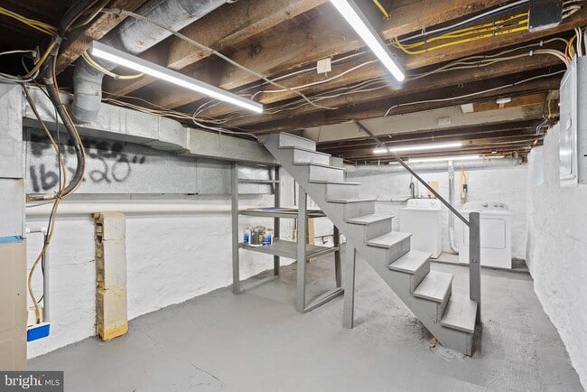 Building Photo - 809 N Providence Rd