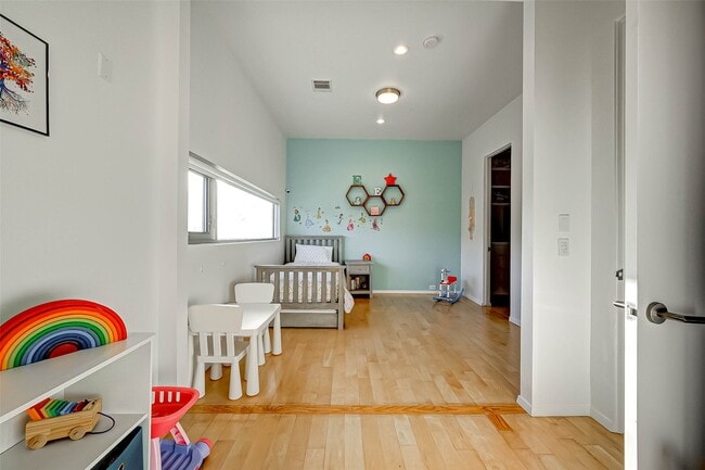 Building Photo - 5426 McCulloch Cir