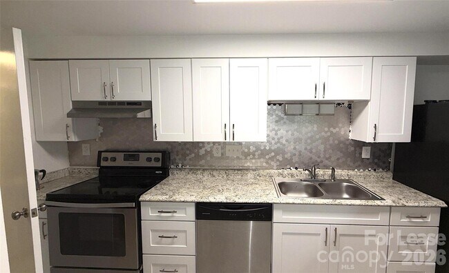 Building Photo - 1645 Arlyn Cir