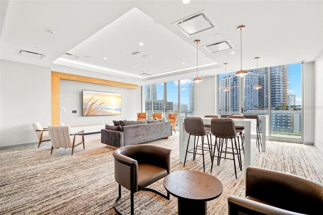 Building Photo - 400 Central Ave