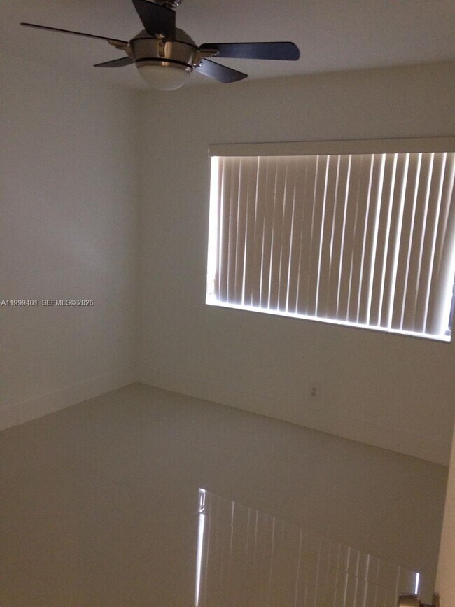 Building Photo - 454 Lakeview Dr