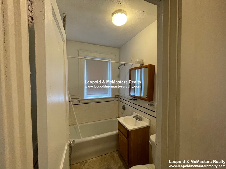 Building Photo - 100 Washington St