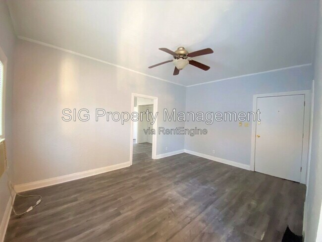 Building Photo - 731 S Chevy Chase Dr