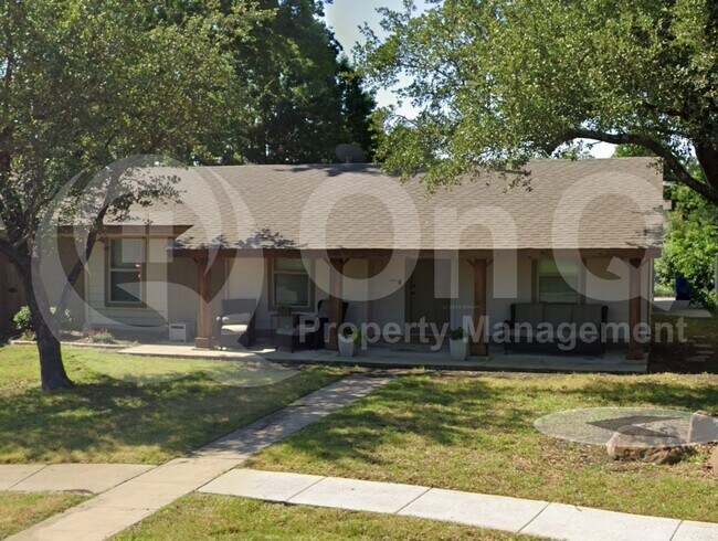 Primary Photo - 810 Grassy Glen Dr