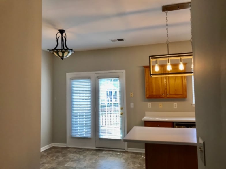 Building Photo - 16213 Peachmont Dr