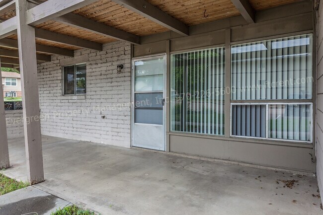 Building Photo - 701 Parker St