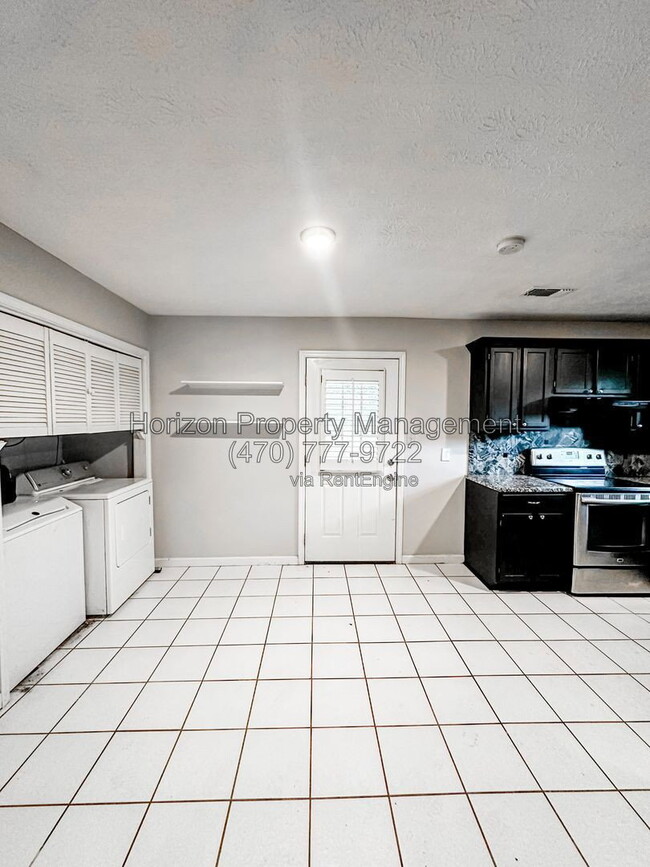 Building Photo - 4925 Farmstead Ct NE