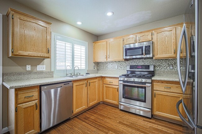 Building Photo - BEAUTIFUL 3 BD HOME LOCATED IN THE HEART O...
