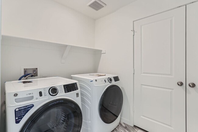 Building Photo - Harvest Ridge 3bd 2.5ba house FOR RENT! Almost brand new!